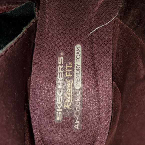 Skechers Women's relaxed fit size 11 suade ankle boots. Burgandy. Side zipper - Picture 5 of 10